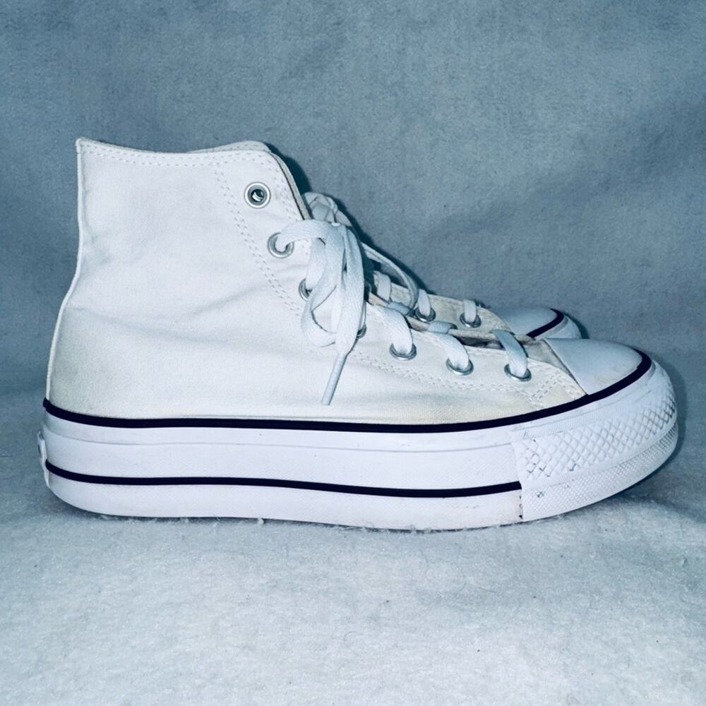 Women’s HighTop Lifts Platform Converse All Star Chuck Taylor White size 8